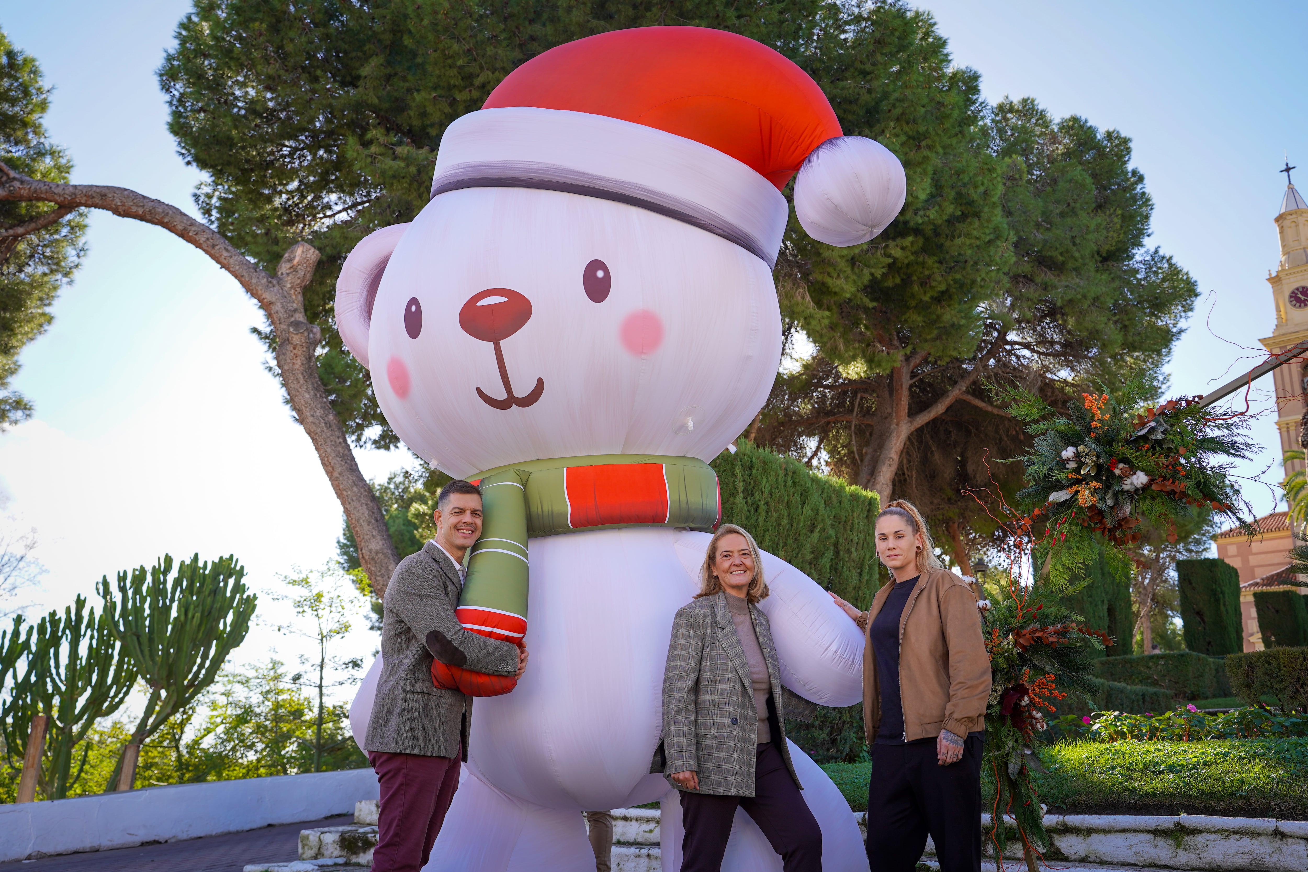 La alcaldesa de Motril, Luisa García Chamorro, presenta la programación navideña junto a miembros del equipo de gobierno