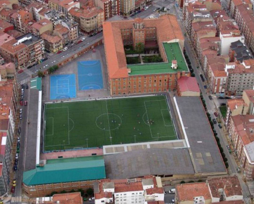 Vista aérea del Colegio de La Inmaculada de Gijón, perteneciente a la Orden de los Jesuitas.