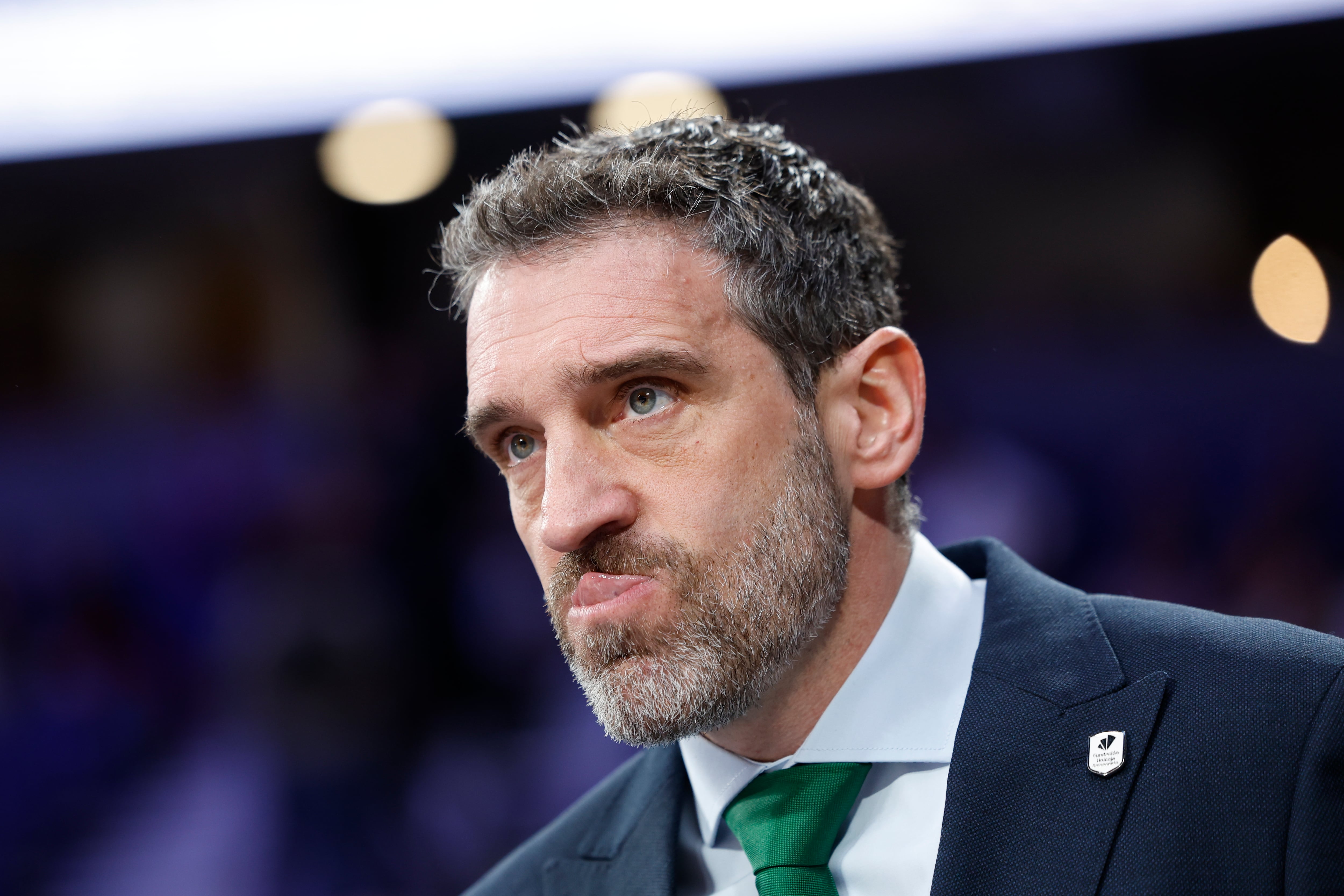 MADRID, 28/12/2025.- El entrenador de Unicaja, Ibon Navarro, antes del partido de la Liga Endesa de baloncesto que Real Madrid y Unicaja disputan este domingo en Madrid. EFE/Mariscal
