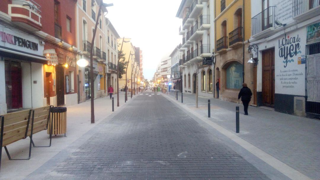 Tramo de la calle La Mar, entre Cándida Carbonell y Carlos Sentí, donde se restablecerá la circulación viaria.