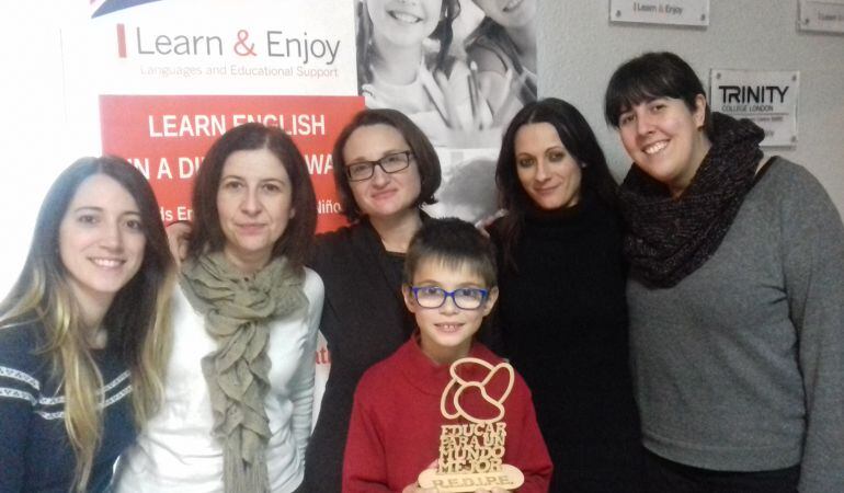 La academia &#039;Learn & Enjoy&#039; ha recibido diferentes reconocimientos por compaginar la enseñanza del inglés con la colaboración con ONG´s