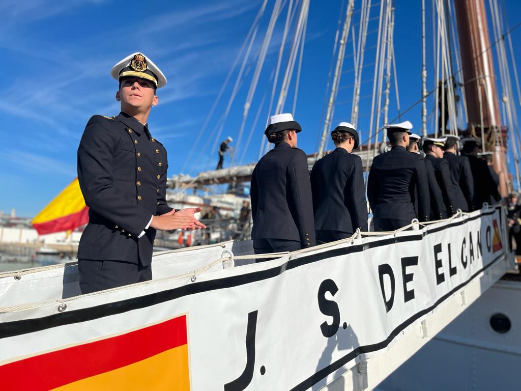 Despedida en Cádiz del buque escuela de la Armada Española, Juan Sebastián ElCano