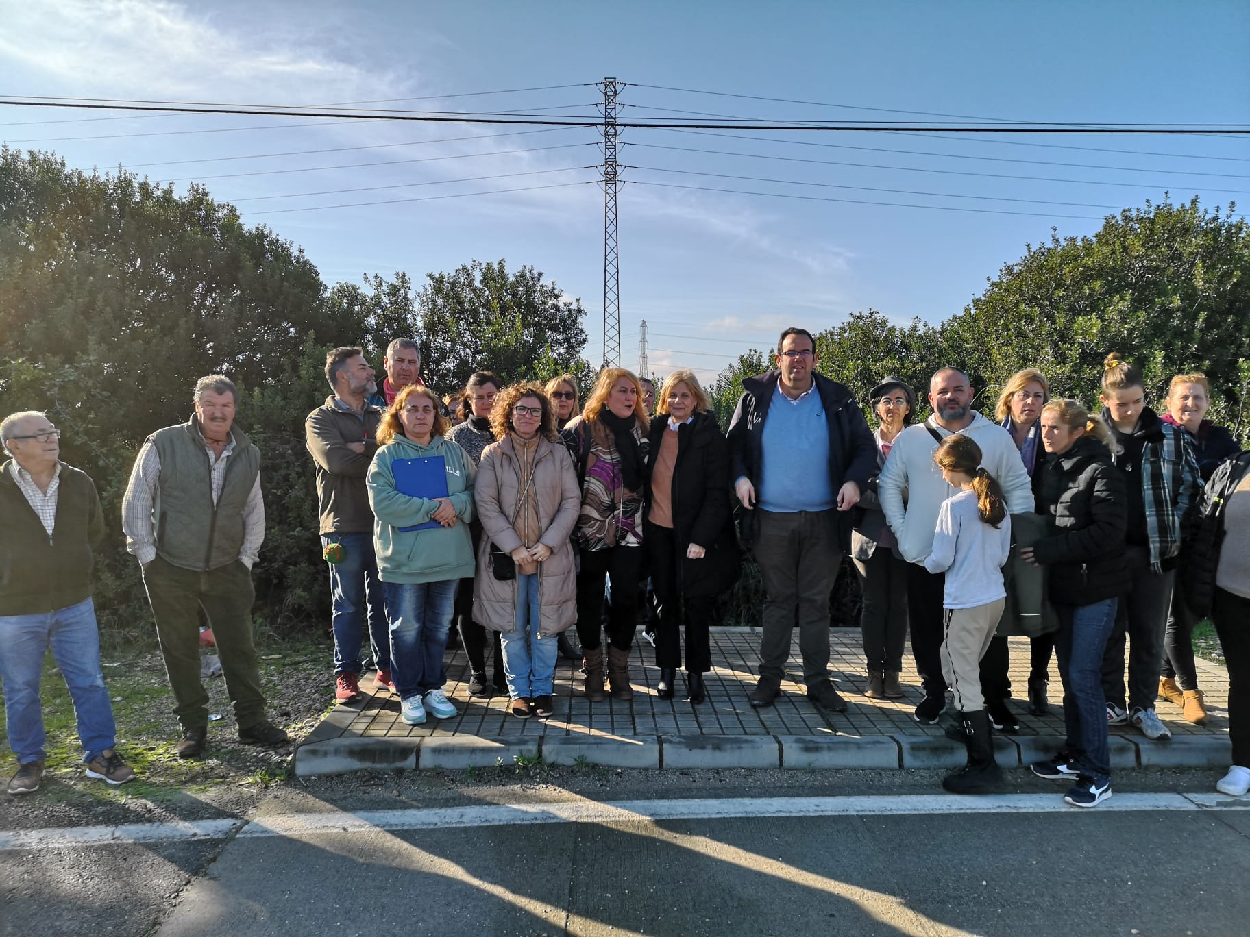 El PP se reúne con los vecinos de Magallanes para abordar la necesidad de mejoras del transporte escolar y de línea