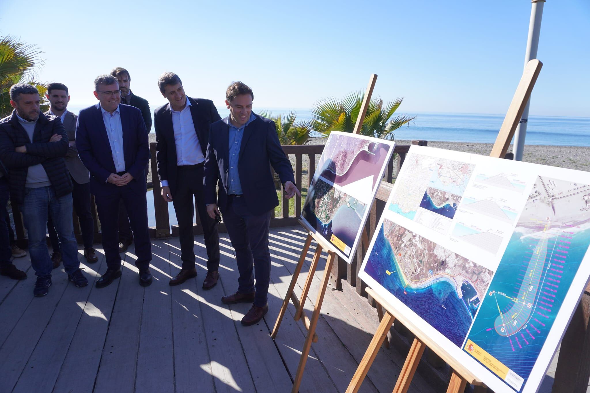 El delegado del Gobierno en Andalucía, Pedro Fernández, visita Motril para presentar la obra del espigón de Motril