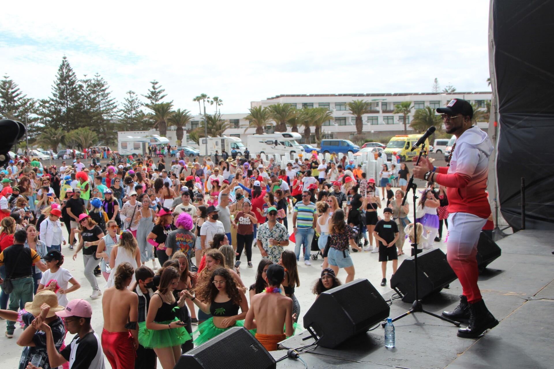 Una de la actuaciones del Carnaval de Día de Playa Blanca.