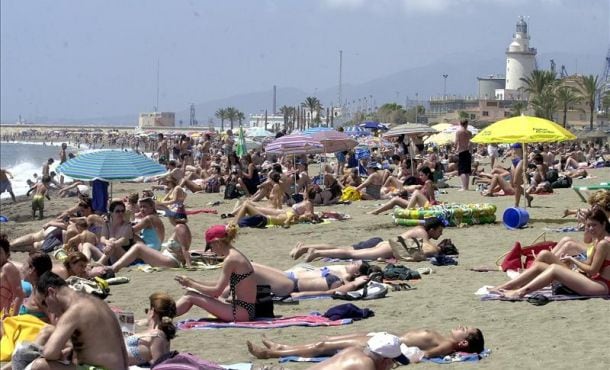 Turistas en las playas de Málaga