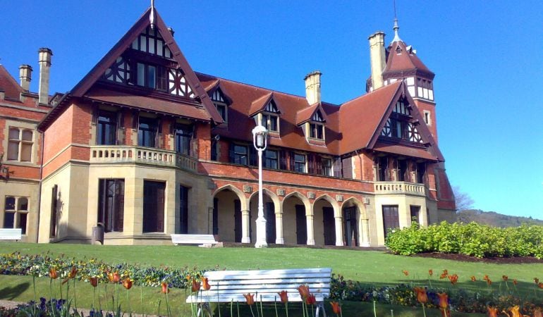 El Palacio Miramar sede principal de los Cursos de Verano de la UPV en Donostia