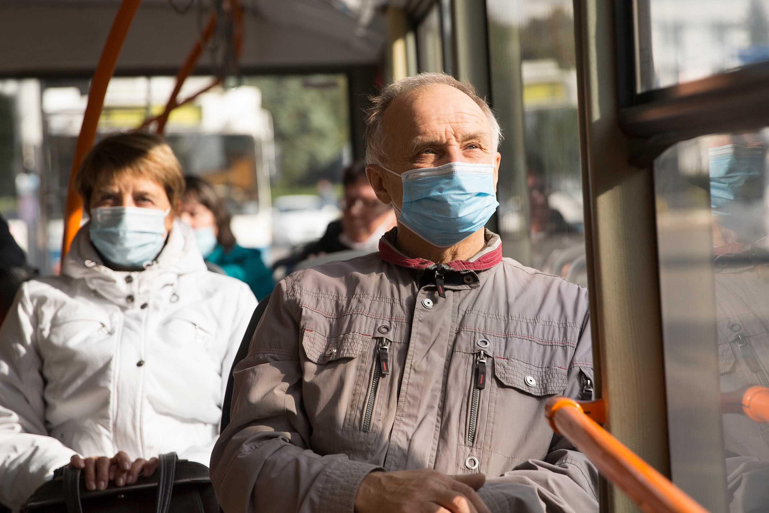 Alcobendas subvencionará hasta un 50% la tarjeta de transporte de las personas mayores