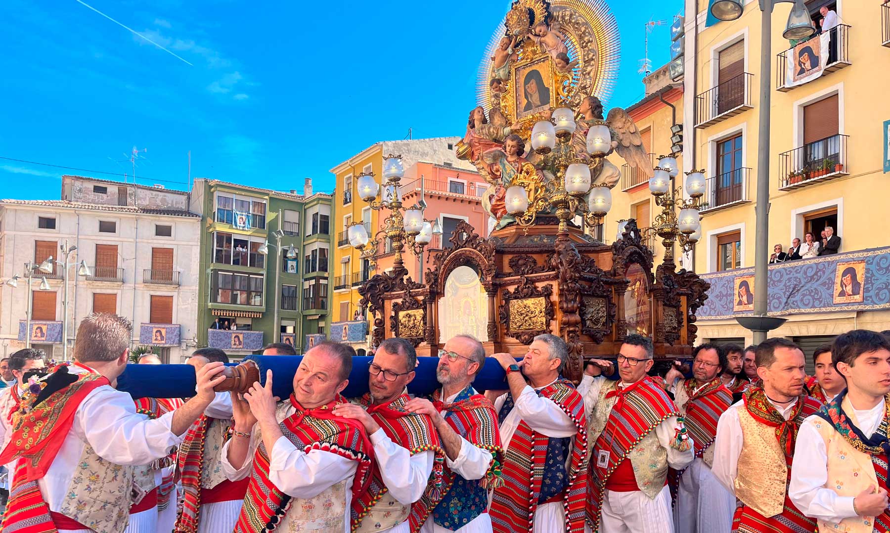 Momento en el que el icono de la Mareta se ubica frente a la capilla de San Antonio Abad donde tuvo lugar el milagro