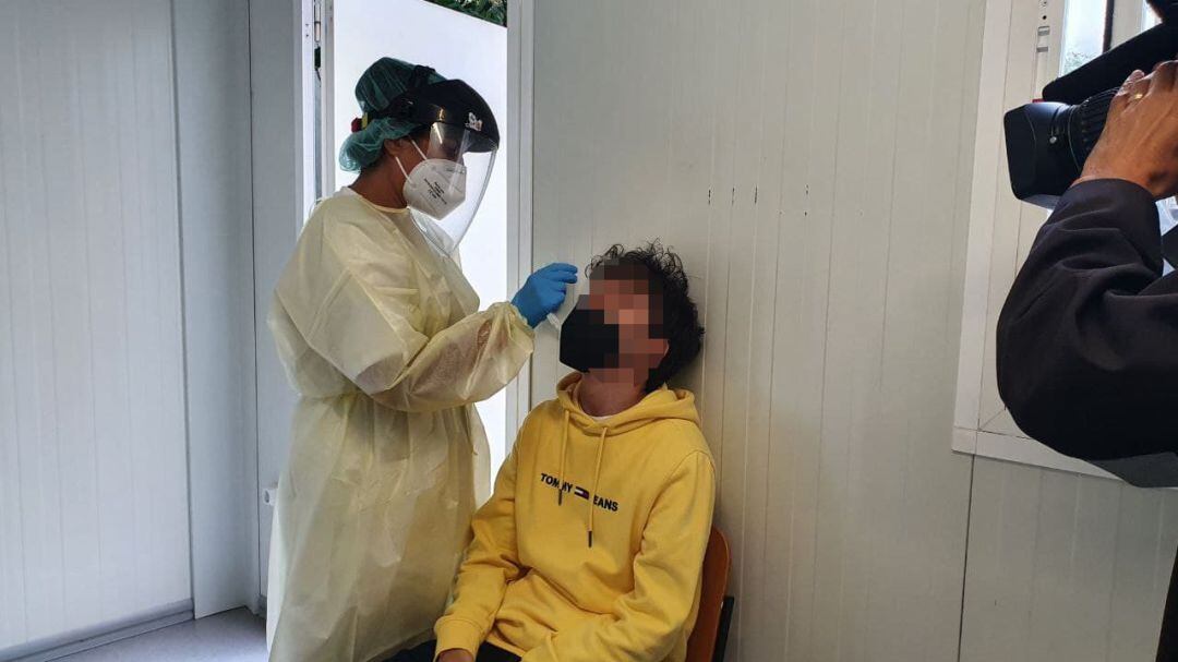 Alumnos de Bachillerato de varios centros de la ciudad han sido citados para un cribado masivo tras el macrobrote con epicentro en Mallorca