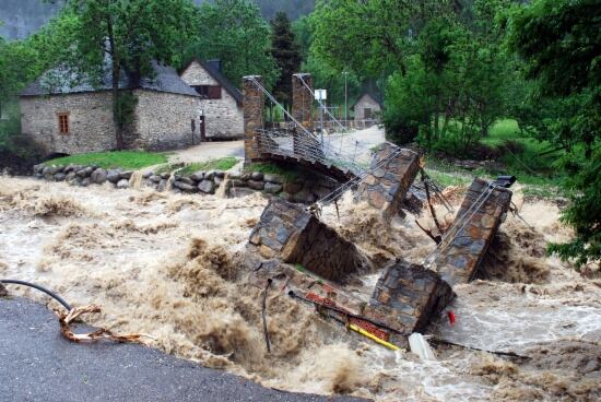 Pont caigut a Salardú