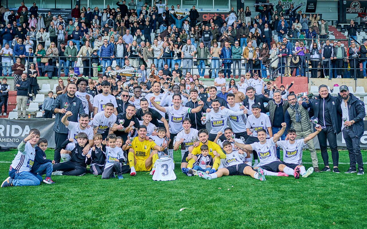 Fotografía de la UP Plasencia en la celebración de la Copa Extremadura