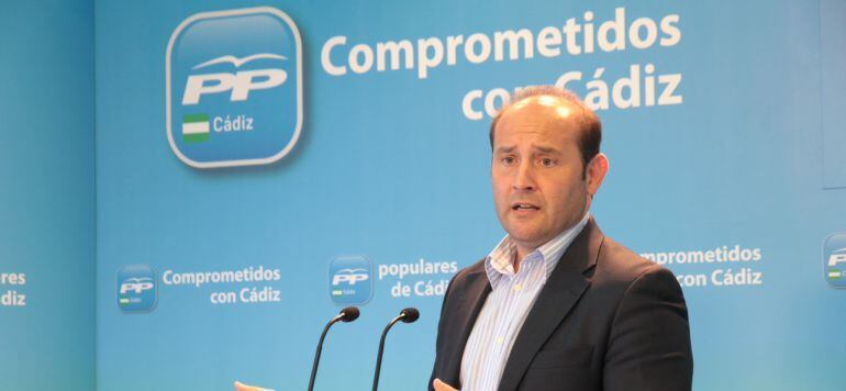 Juan José Ortiz en una rueda de prensa del PP de Cádiz
