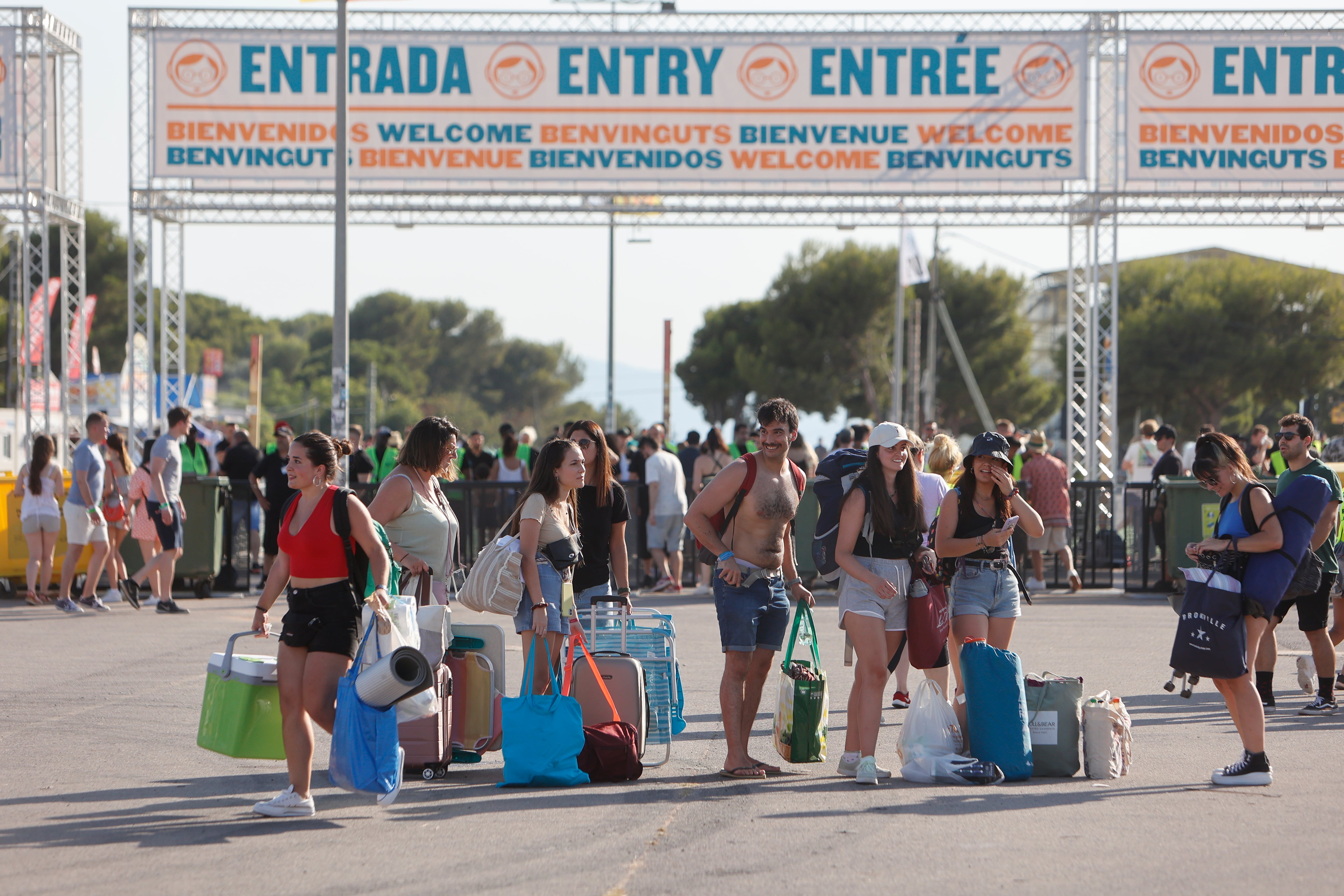 GRAFCVA7208. BENICASIM (CASTELLÓN), 14/07/2022.- El Festival Internacional de Benicàssim (FIB) reabre sus puertas tras dos años de parón por la pandemia, una etapa de profundas transformaciones internas para recuperar el terreno perdido y un cartel que abrirán los españoles Lori Meyers e Izal y los británicos Tom Grennan y Declan McKenna. EFE/Doménech Castelló
