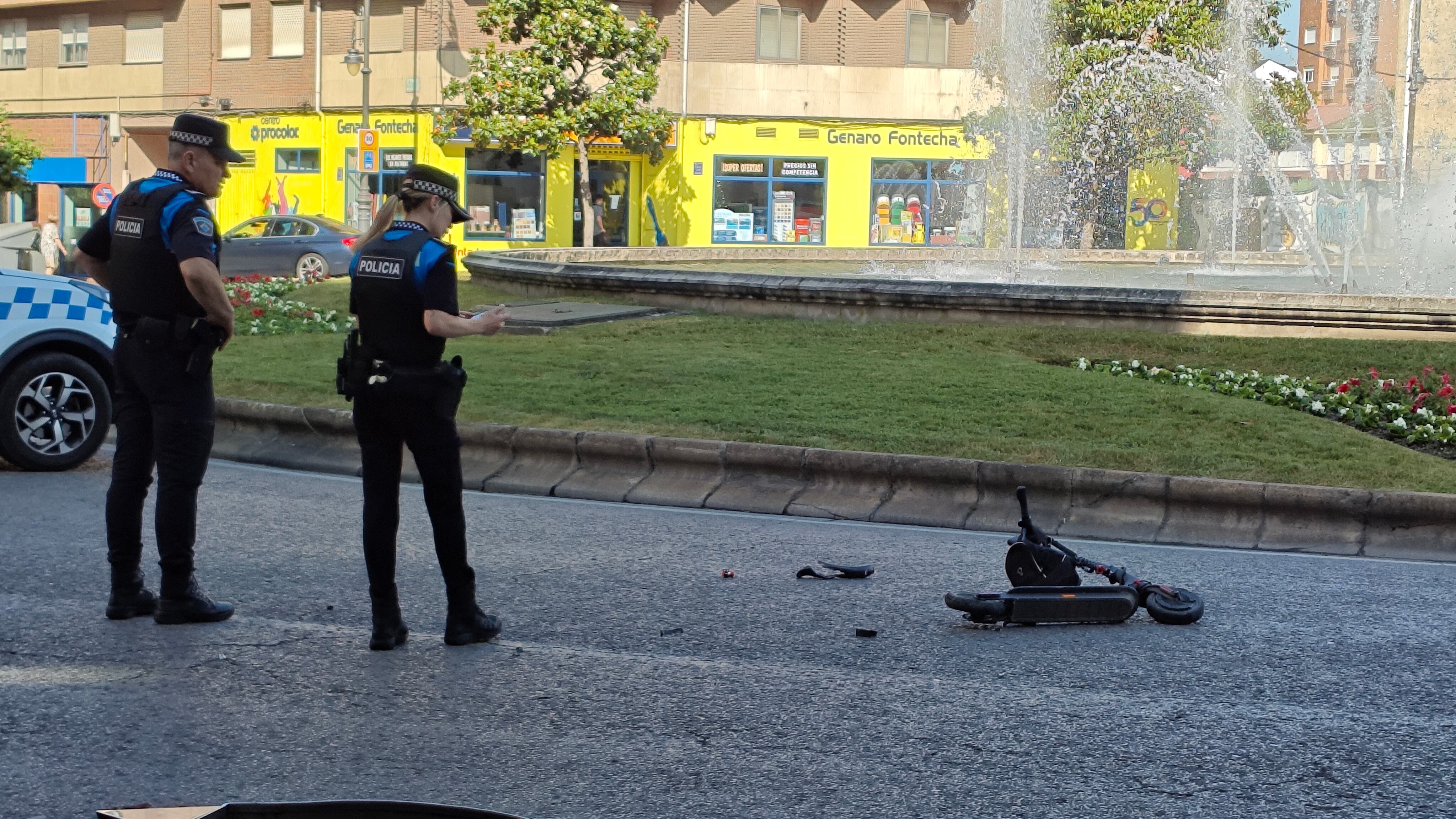 El patinete sobre el asfalto