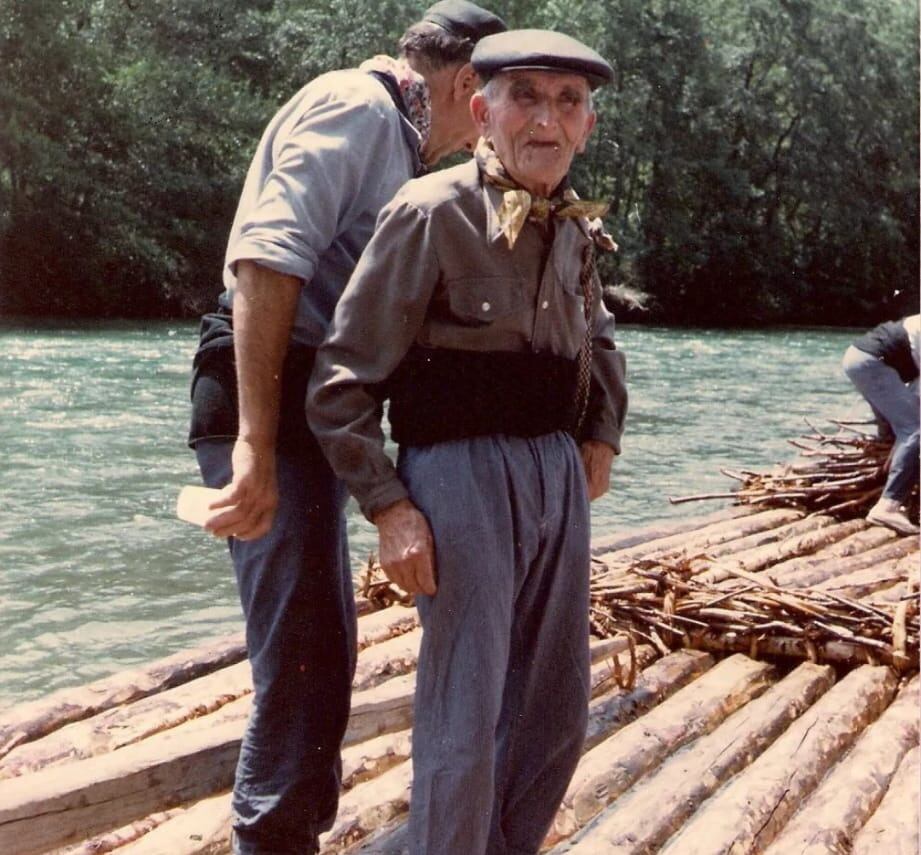 Imatge d'arxiu dels Raiers de la Pobla. En primer pla, Francisco March, lo Cisquet.