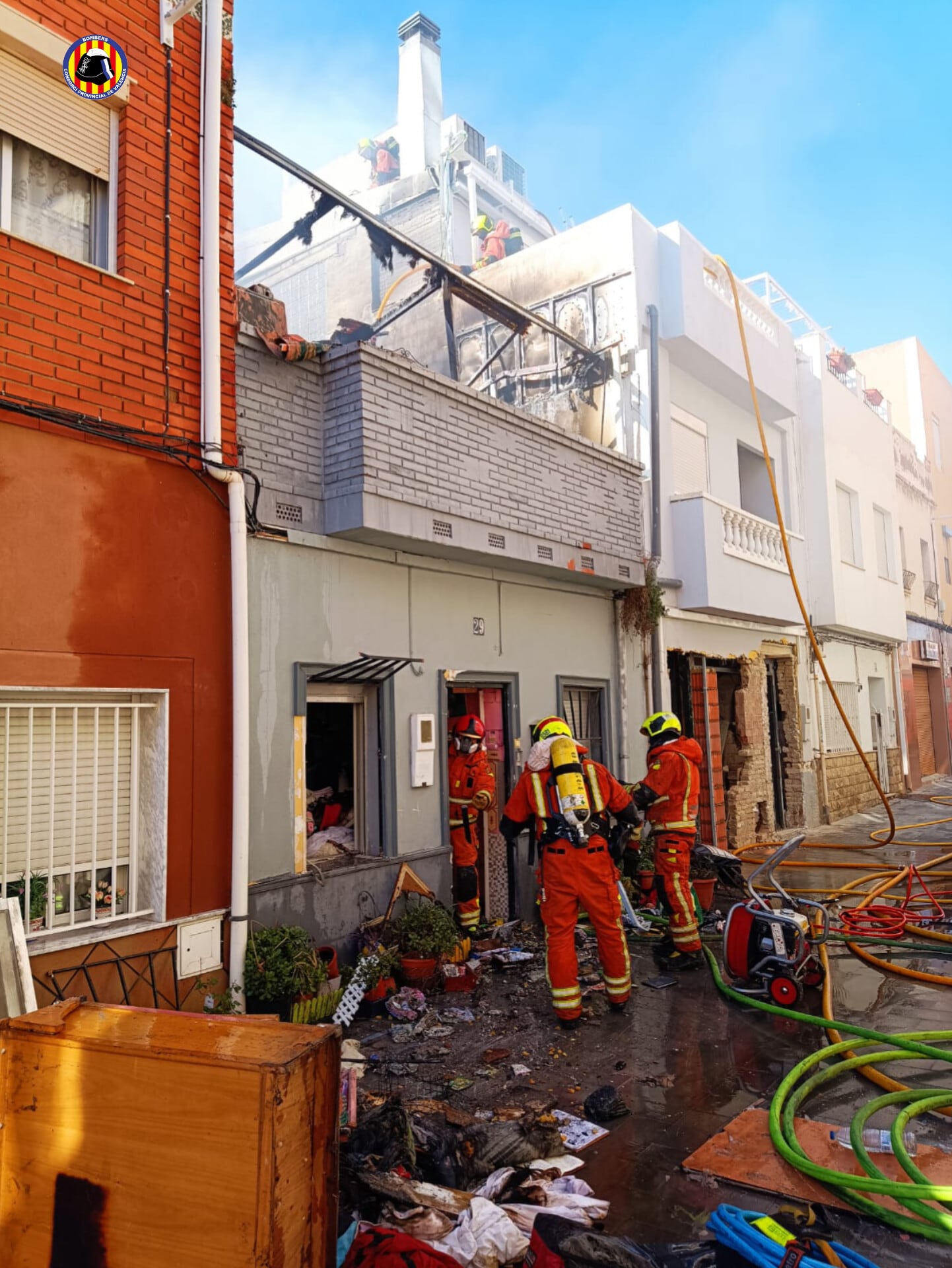 Incendio en una vivienda de Puerto de Sagunto, en Valencia, que ha provocado una víctima mortal.