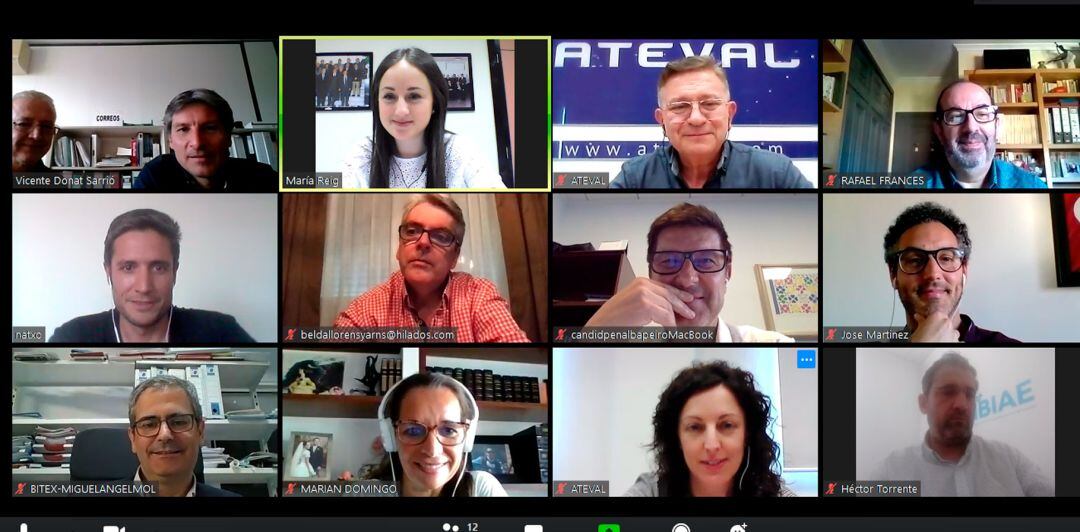 Representantes de las diferentes entidadades que forman parte de la Plataforma por la Reindustrialización.