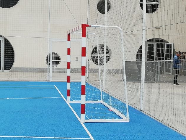 Una de las canchas del CEIP La Destila.