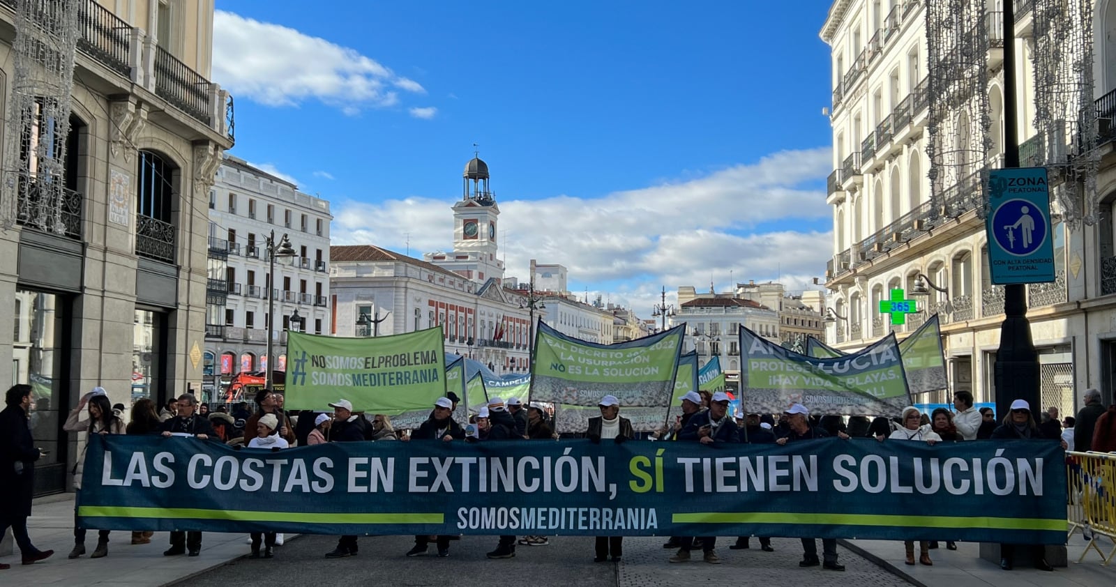 Cabecera de la manifestación en la que participaron más de 40 municipios costeros de España.