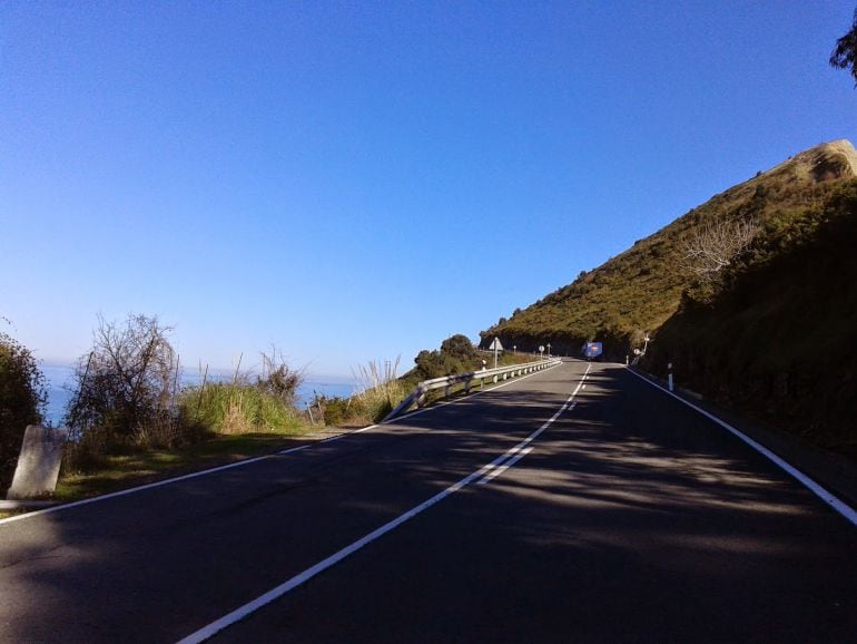 Autovía A-8 a su paso por Saltacaballos