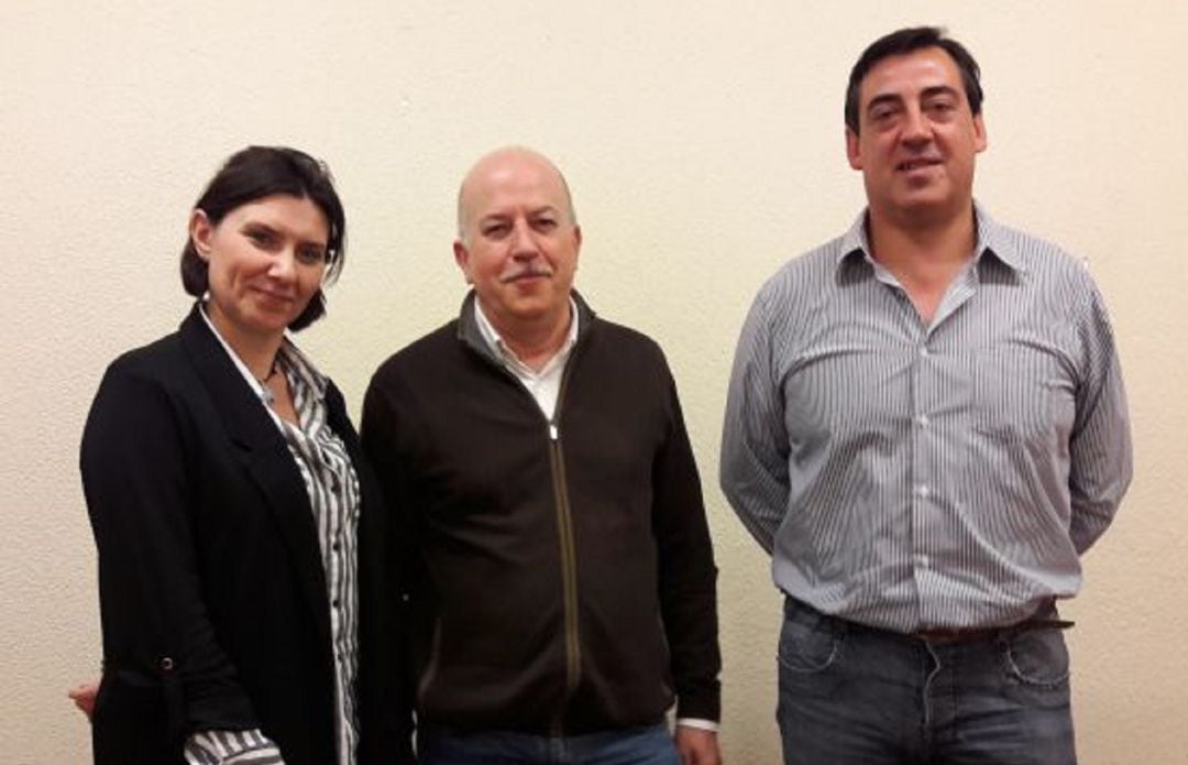 Elías Arranz (en el centro), portavoz del PSOE