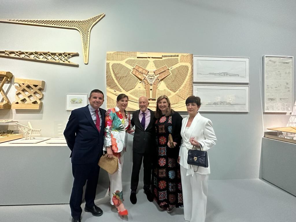 Foto de familia en la exposición