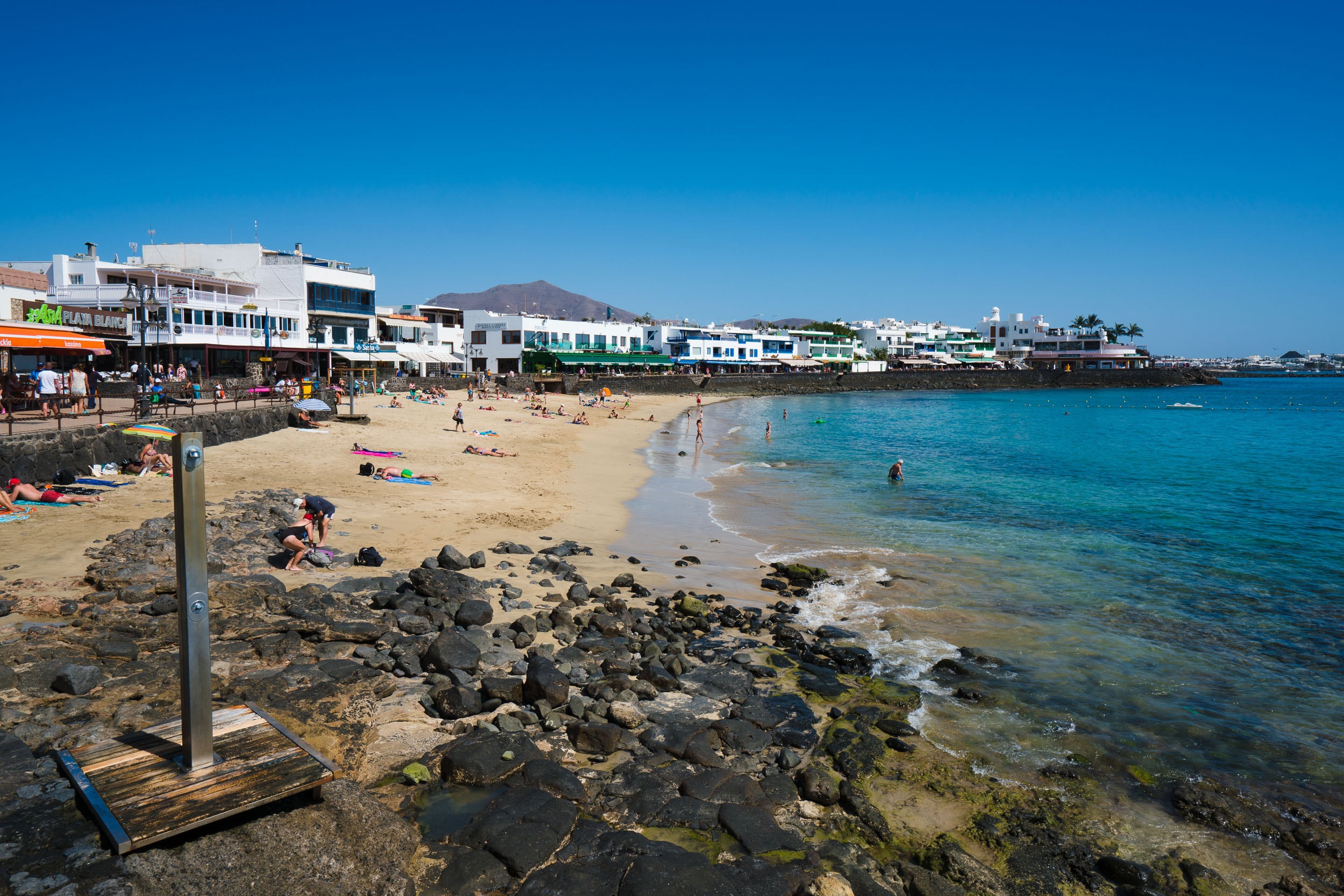 Playa del pueblo de Playa Blanca, en el sur de Lanzarote.