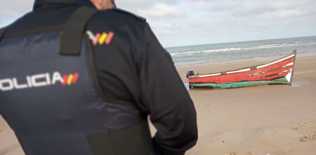 La patera llegada esta madrugada a Cádiz