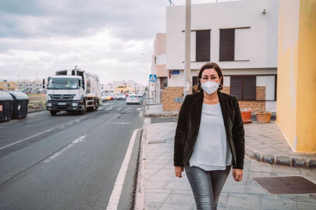 La alcaldesa de Arrecife, Ástrid Pérez, en la calle Tenderete.