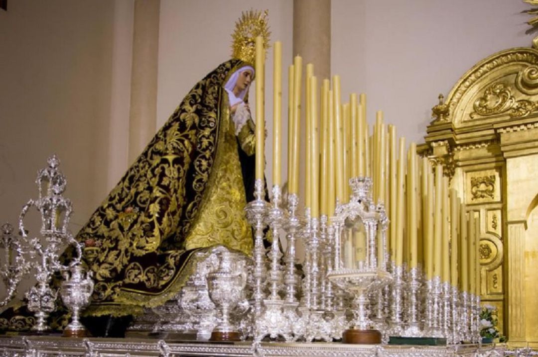 La lluvia impidió la procesión extraordinaria de la Virgen de los Dolores al cumplirse los 75 años de la parroquia. 