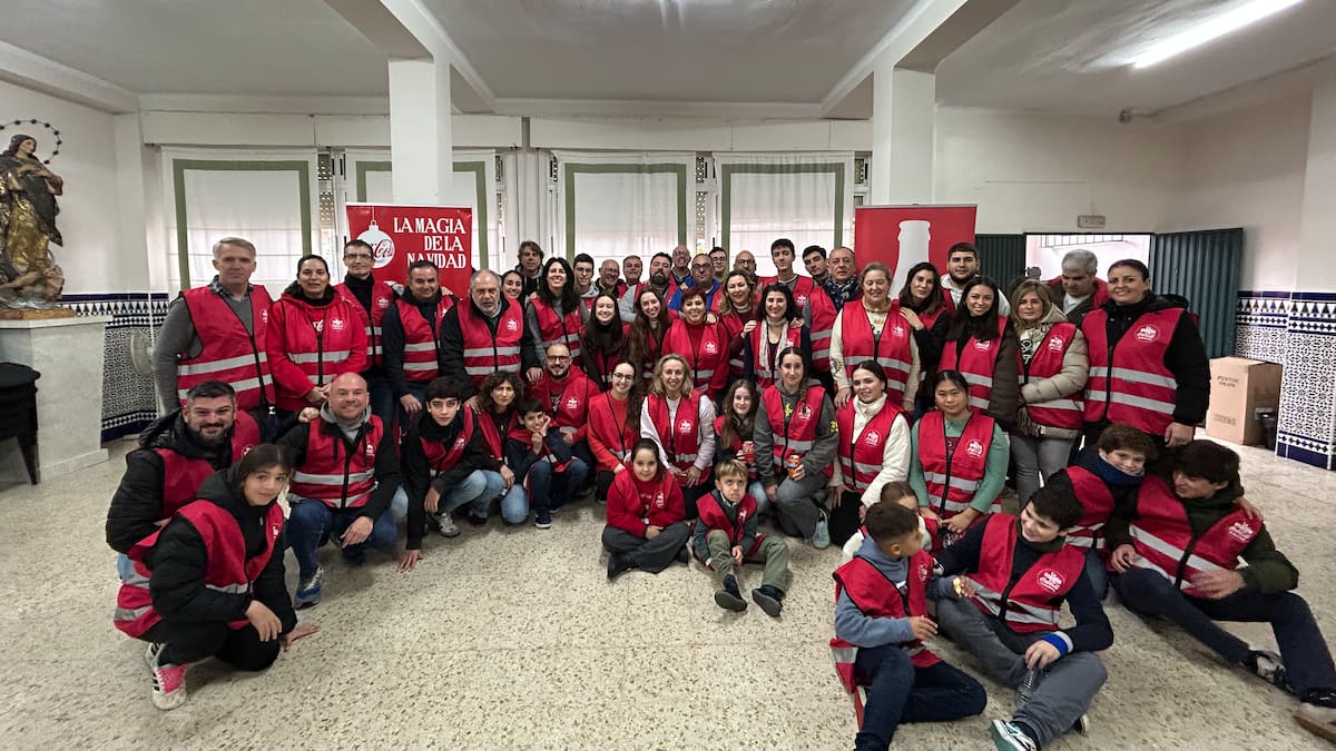 Coca-Cola se une al Ayuntamiento de Sevilla para repartir 500 comidas a familias vulnerables del barrio de Torreblanca