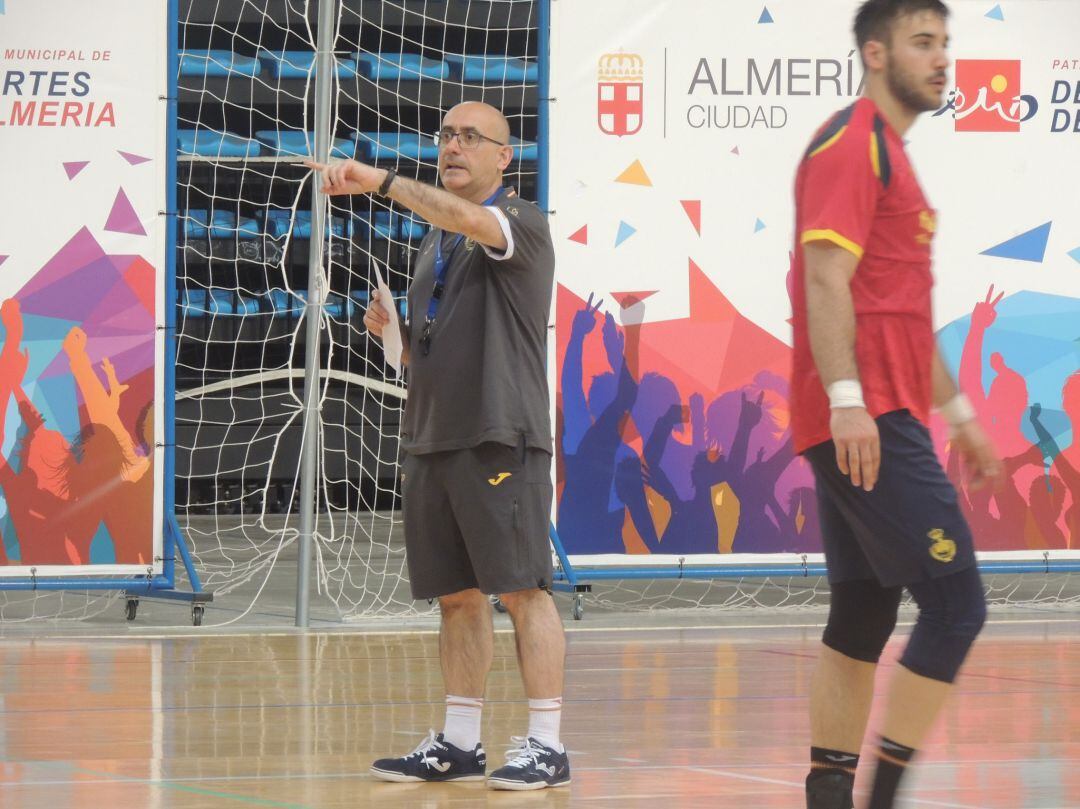 El seleccionador en la pista del Palacio.