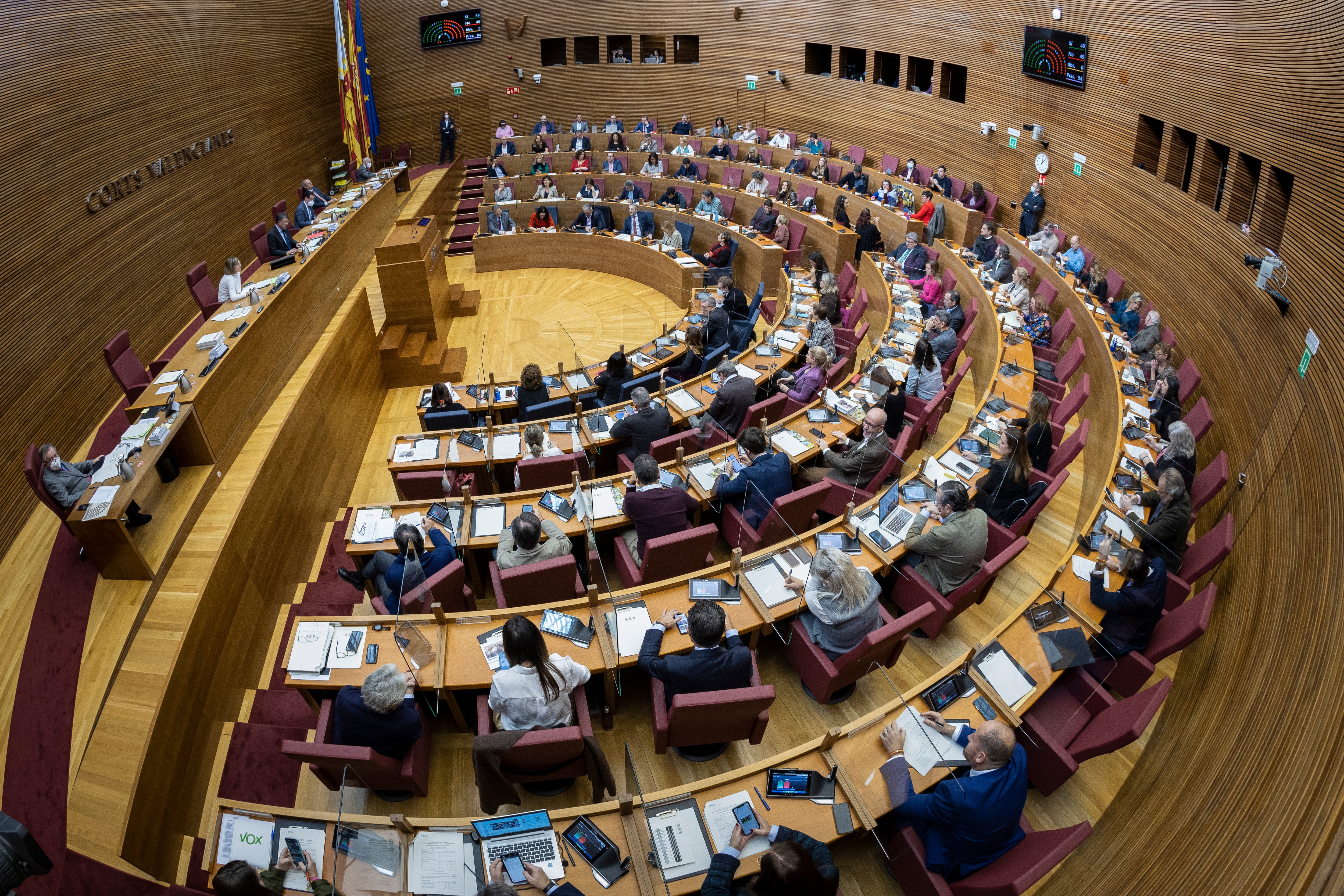 Vista general del pleno de Les Corts Valencianes