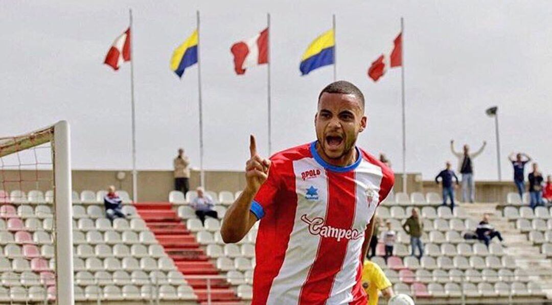 Ganet celebra un gol.