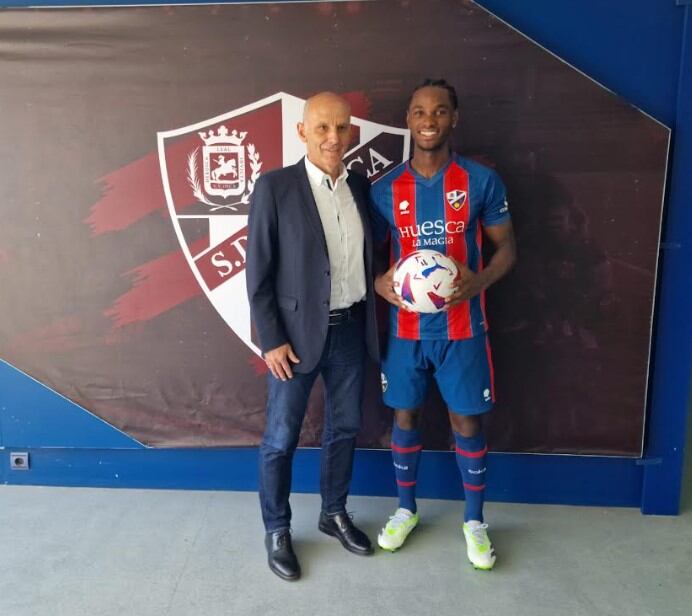 Martín González y Balboa durante la presentación del jugador de la SD Huesca