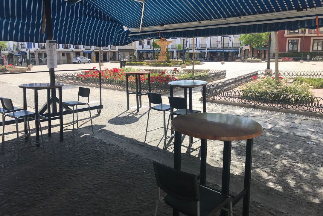 Imagen de uno de los bares de la Plaza de España de Valdepeñas (Ciudad Real)