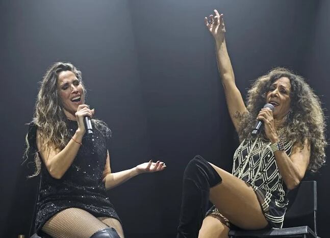 Malú y Rosario Flores durante la segunda noche de la artista madrileña en Las Ventas / GTS