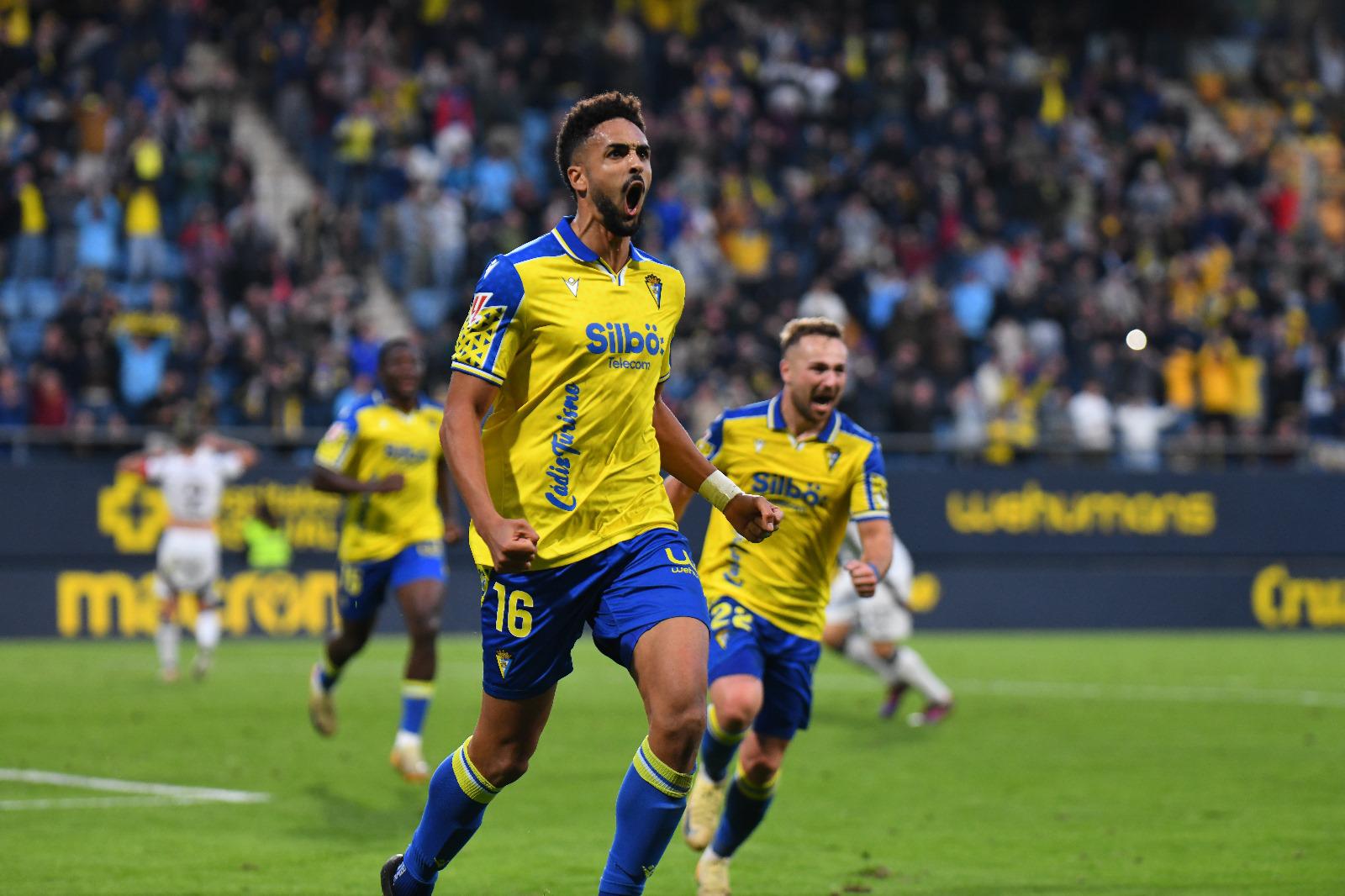 Chris Ramos celebrando el gol de la victoria frente al Albacete.