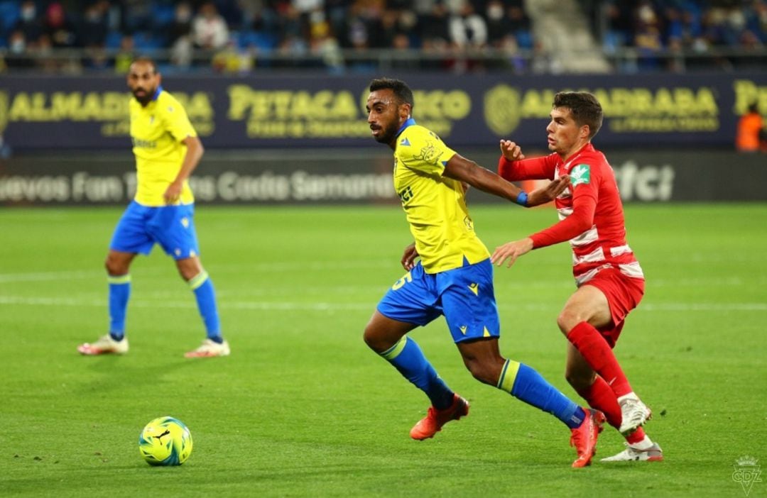 Akapo se podría perder hasta cinco partidos de liga con el Cádiz, el jugador estará disputando la Copa de África.