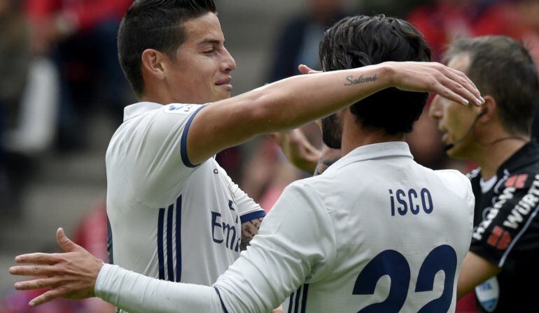 James felicita a Isco tras su gran gol