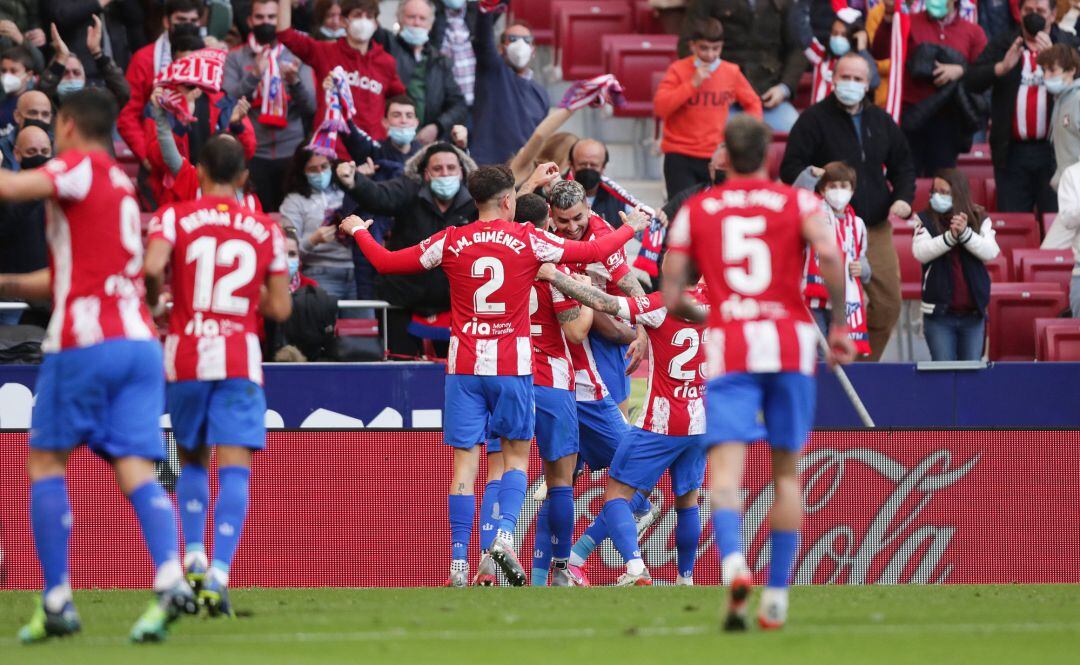 Angel Correa celebra su gol contra el Rayo Vallecano