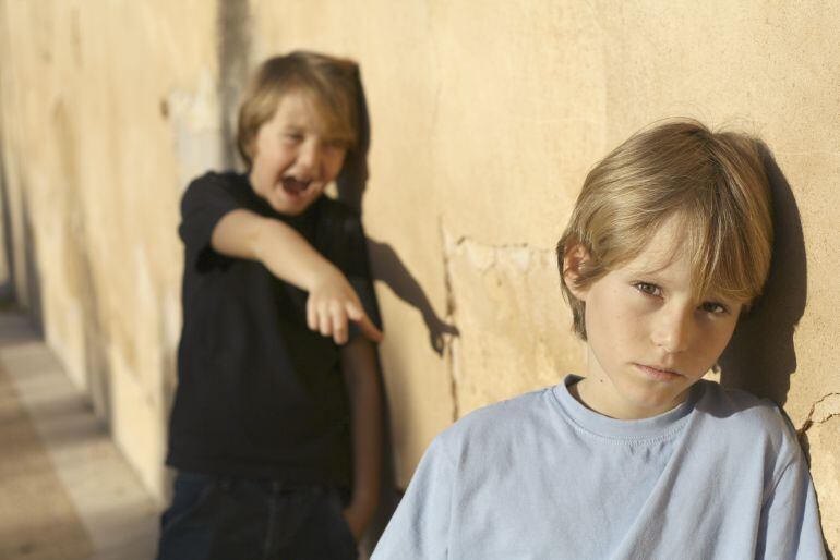 En guía de padres hablamos de si es correcto regañar al hijo de otra persona cuando se porta mal