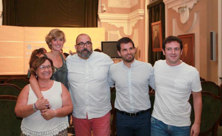 Todos los miembros del grupo Compromís con el nuevo secretario autonómico de Empleo, Enric Nomdedéu