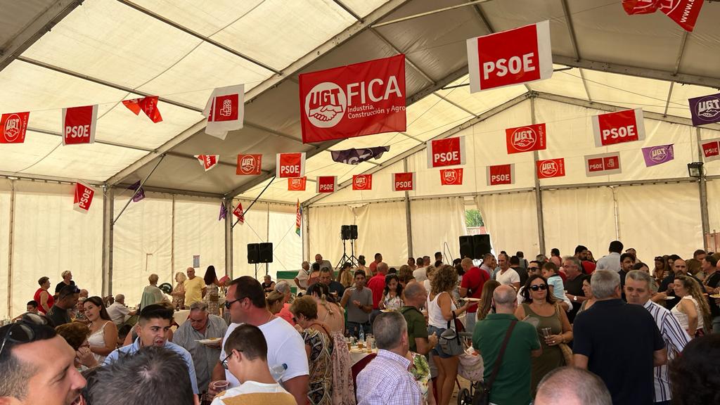 Ambiente que presentaba la Caseta del PSOE en la primera jornada