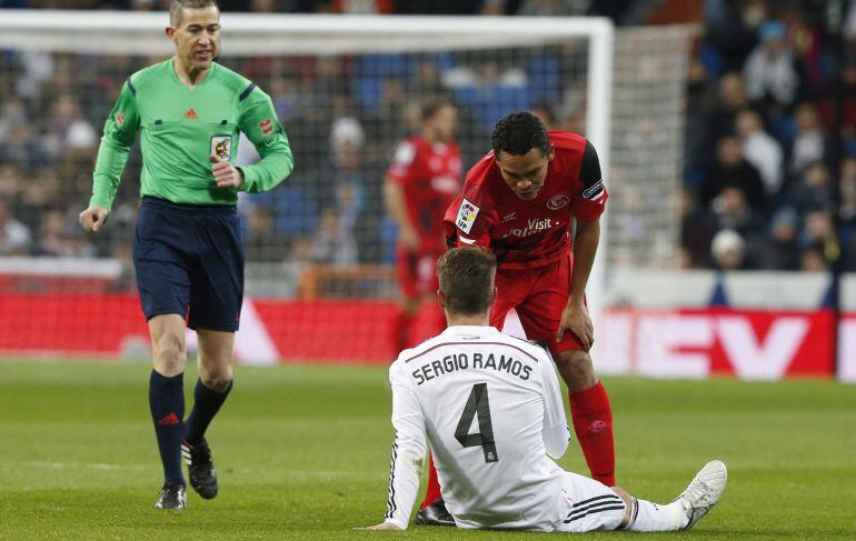 El defensa del Real Madrid se lesionó en el partido de liga disputado en el Bernabéu ante el Sevilla.