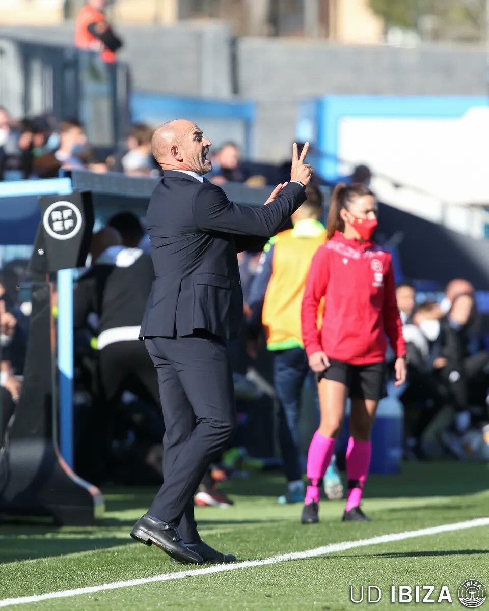 Jémez dirigiendo un partido esta temporada