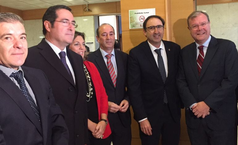 Antonio Garamendi, segundo por la izquierda