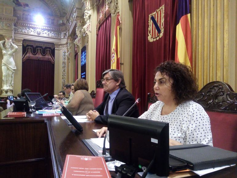 Joana Aina Camponar es la secretaria primera de la Cámara balear.