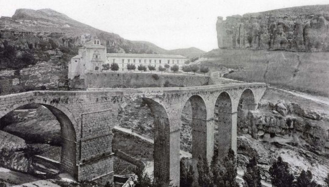 La zona que se ha derrumbado es la misma en la que se inició la caída del antiguo puente de piedra